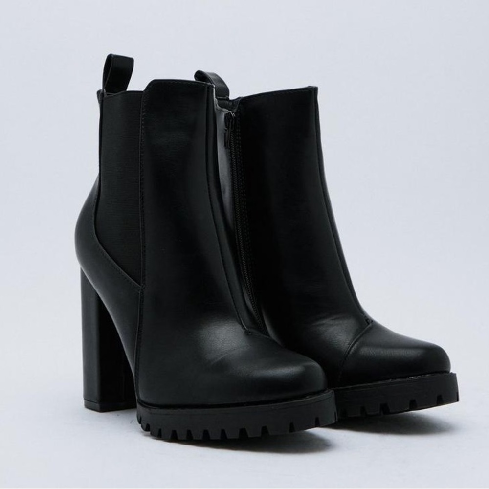 Nasty Gal Chunky Heeled Chelsea Boots Faux Leather Size US 7